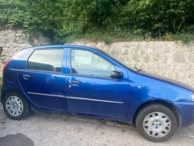 Usata Fiat Punto 60 CV (44 kW) 2002 Bluazzurro Utilitaria