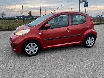 Usata Peugeot 107 68 CV (50 kW) 2009 Rosso Utilitaria