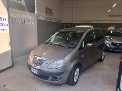Usata Lancia Musa 77 CV (56 kW) 2006 Marrone Monovolume