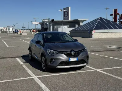 Usata Renault Captur Evolution 101 CV (74 kW) 2024 Grigio SUV