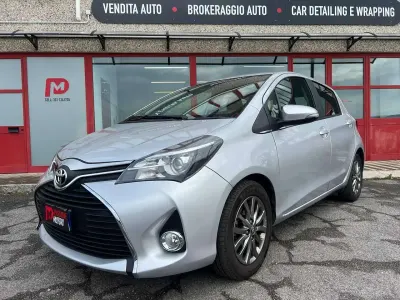 Usata Toyota Yaris Lounge 69 CV (50 kW) 2016 Grigio Berlina