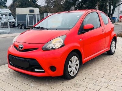 Usata Toyota Aygo Connect Style 68 CV (50 kW) 2014 Rosso Utilitaria