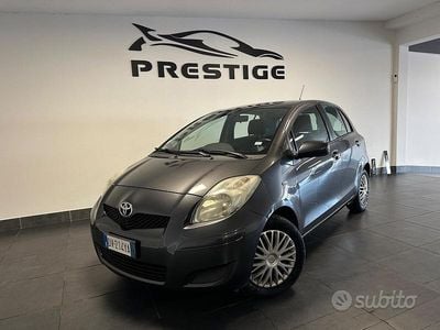 Usata Toyota Yaris 69 CV (50 kW) 2009 Grigio Utilitaria