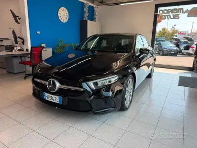 Usata Mercedes A180 116 CV (85 kW) 2019 Nero Berlina