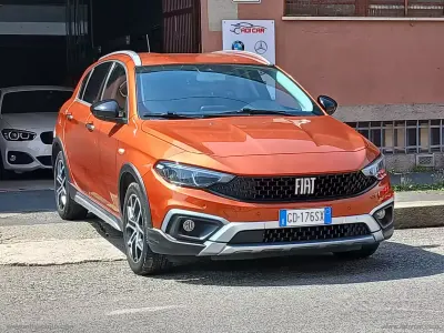 Usata Fiat Tipo Cross 100 CV (73 kW) 2020 Arancione Berlina