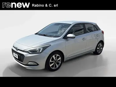 Usata Hyundai i20 Comfort 84 CV (61 kW) 2017 Argento Berlina