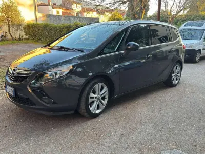 Usata Opel Zafira Tourer Cosmo 131 CV (96 kW) 2016 Grigio Monovolume