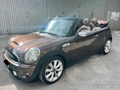 Usata Mini Cooper SD Cabriolet 140 CV (102 kW) 2011 Marrone Cabrio