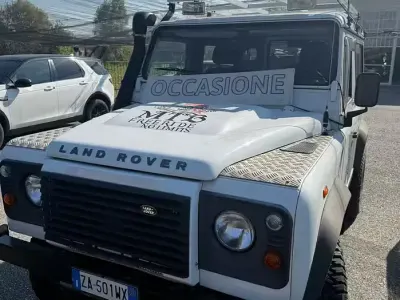 Usata Land Rover Defender 122 CV (89 kW) 2011 Bianco Station wagon