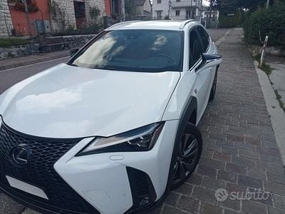 Usata Lexus UX Sport Line 152 CV (111 kW) 2019 Bianco SUV