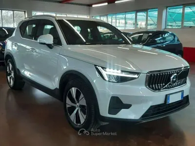 Usata Volvo XC40 Core 179 CV (131 kW) 2022 Bianco perlato SUV