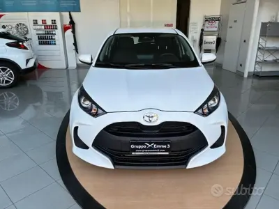 Usata Toyota Yaris Hybrid Active 92 CV (67 kW) 2025 Bianco Berlina