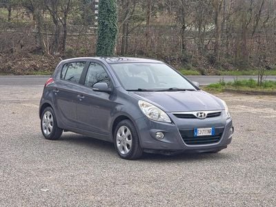 Usata Hyundai i20 Comfort 74 CV (54 kW) 2011 Grigio Utilitaria