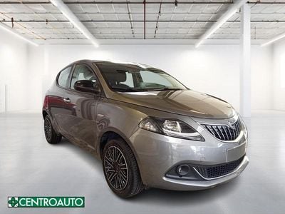 Begagnad Lancia Ypsilon Gold 69 HK (50 kW) 2023 Grå Halvkombi