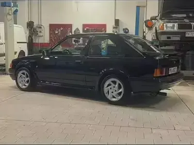 Usata Ford Escort RS 129 CV (94 kW) 1990 Nero