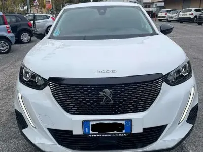 Usata Peugeot 2008 Allure 102 CV (75 kW) 2020 SUV