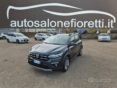 Usata Dacia Sandero Comfort 91 CV (66 kW) 2023 Grigio Berlina
