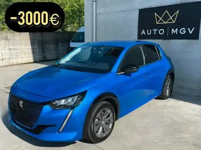 Begagnad Peugeot 208 Allure 100 kW (136 HK) 2023 Blå Halvkombi