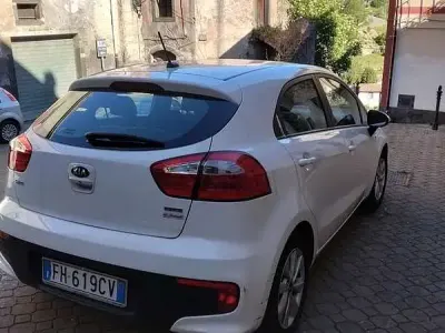 Usata Kia Rio Active 75 CV (55 kW) 2017 Berlina