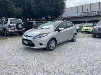 Usata Ford Fiesta 92 CV (67 kW) 2010 Grigio Utilitaria