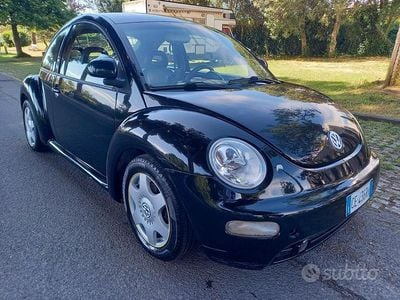 Usata VW New Beetle 90 CV (66 kW) 1998 Nero Utilitaria