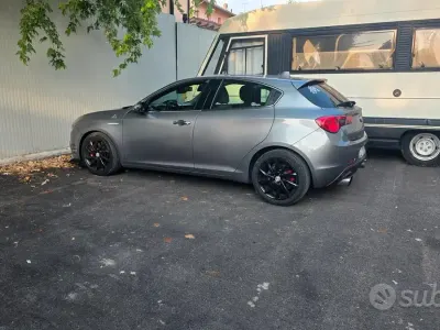 Usata Alfa Romeo Giulietta 105 CV (77 kW) 2015 Marrone Utilitaria