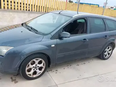 Käytetty Ford Focus 90 HP (66 kW) 2007 Harmaa Farmari