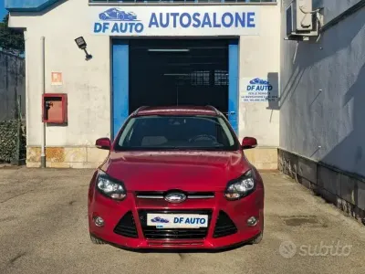 Käytetty Ford Focus 116 HP (85 kW) 2012 Punainen Farmari