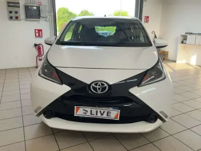 Brugt Toyota Aygo X-play 69 HK (50 kW) 2015 Hvid Hatchback