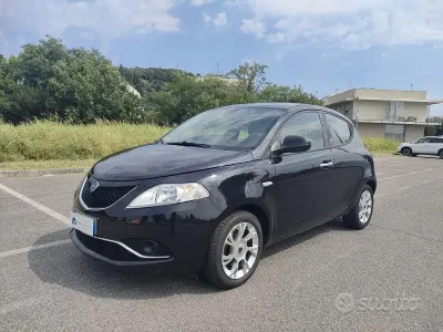 Usata Lancia Ypsilon Gold 69 CV (50 kW) 2016 Nero Utilitaria
