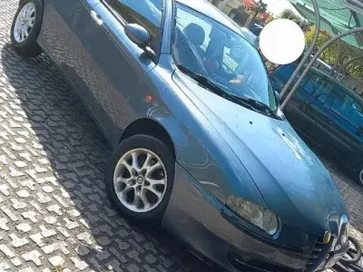 Usata Alfa Romeo 147 116 CV (85 kW) 2004 Grigio Utilitaria