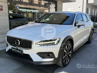 Usata Volvo V60 CC Pro 190 CV (139 kW) 2019 Bianco Station wagon