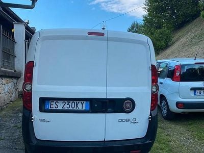 Usata Fiat Doblò 105 CV (77 kW) 2012 Bianco Monovolume