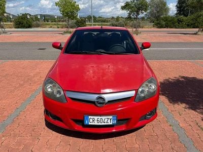 Usata Opel Tigra Edition 90 CV (66 kW) 2004 Rosso Station wagon