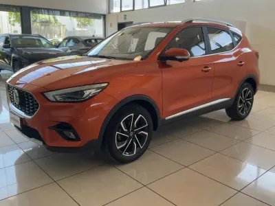Usata MG ZS Luxury 111 CV (81 kW) 2024 Oro SUV