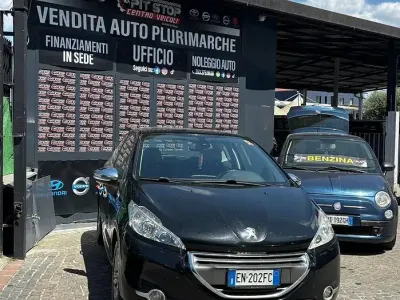 Usata Peugeot 208 Allure 82 CV (60 kW) 2012 Nero Utilitaria