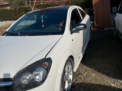 Usata Opel Astra GTC Sport 90 CV (66 kW) 2006 Bianco