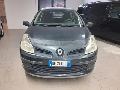 Usata Renault Clio II 75 CV (55 kW) 2007 Grigio Berlina