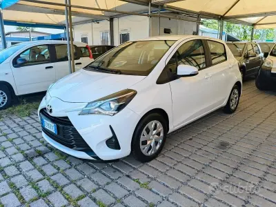 Usata Toyota Yaris Business Edition 72 CV (52 kW) 2020 Bianco Utilitaria