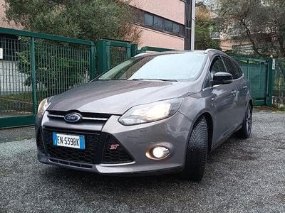 Begagnad Ford Focus ST-Line 116 HK (85 kW) 2012 Grå Kombi