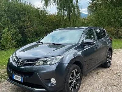 Usata Toyota RAV4 Active 124 CV (91 kW) 2014 Grigio SUV