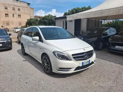 Usata Mercedes B180 Premium 136 CV (100 kW) 2012 Bianco Monovolume