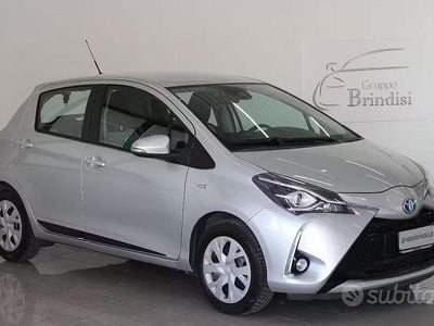 Usata Toyota Yaris Active 101 CV (74 kW) 2018 Grigio Berlina