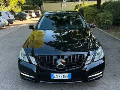 Usata Mercedes E220 170 CV (125 kW) 2012 Nero Berlina