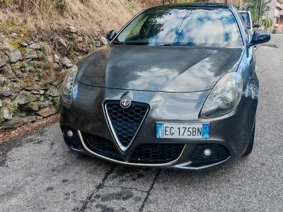 Usata Alfa Romeo Giulietta 170 CV (125 kW) 2010 Grigio Utilitaria