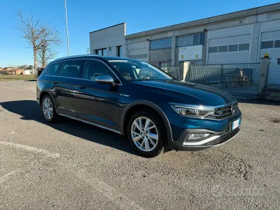 Usata VW Passat 190 CV (139 kW) 2019 Blu Station wagon