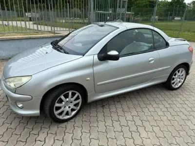 Usata Peugeot 206 CC 109 CV (80 kW) 2005 Argento Cabrio