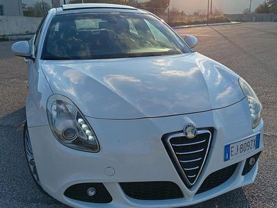 Usata Alfa Romeo Giulietta Distinctive 140 CV (102 kW) 2011 Bianco Utilitaria