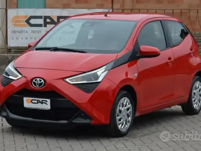 Usado Toyota Aygo X-clusiv 72 HP (52 kW) 2019 Vermelho Citadino