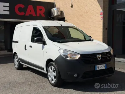 Gebraucht Dacia Dokker 102 PS (75 kW) 2019 Weiß Van / Kleinbus